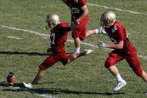 开云体育下载-生死战狂澜，76人逆转取胜老鹰，范弗利特连续得分拉开差距