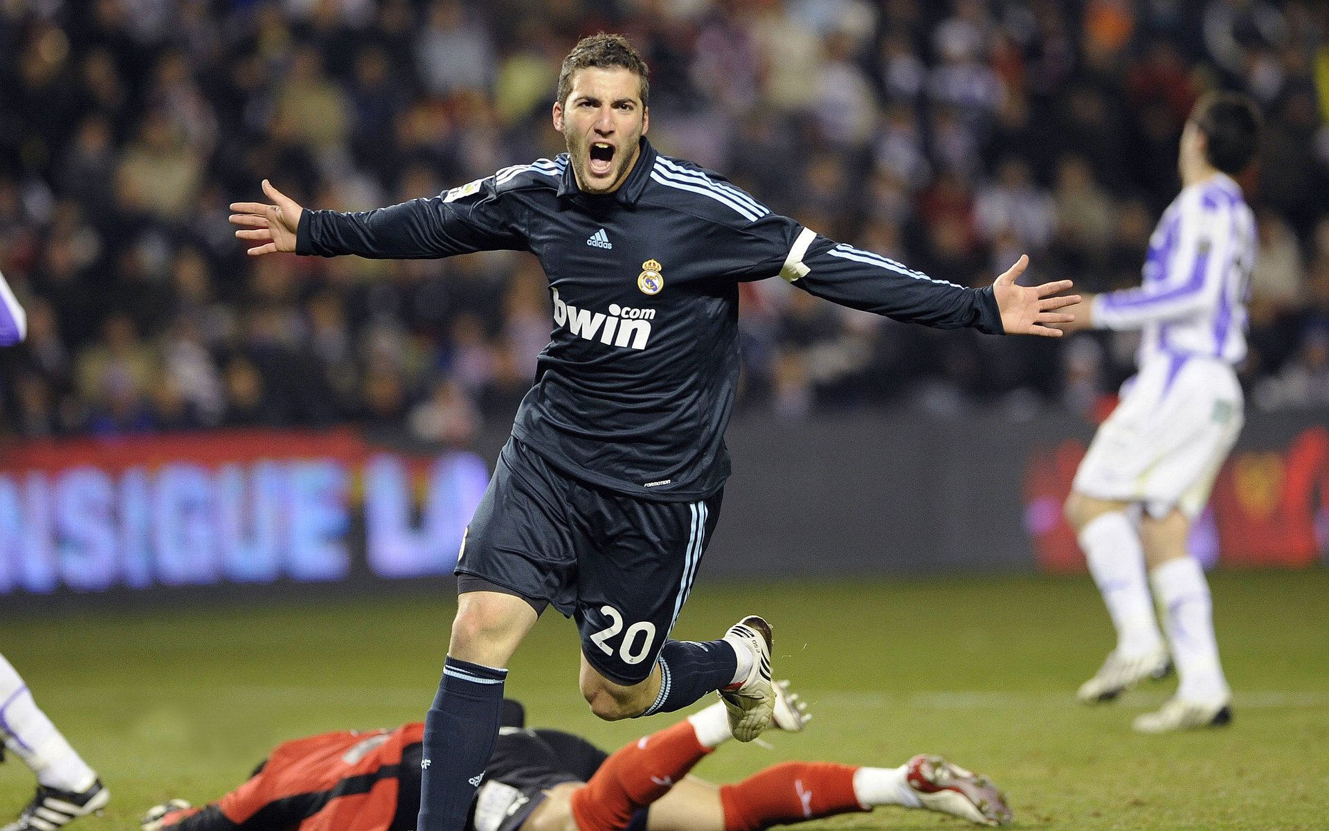 约基奇降维打击，当NBA总冠军核心遇上CBA巅峰疆域